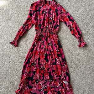 Nanette Lepore Red and Black Floral High Low Asymmetrical Long Sleeve Dress